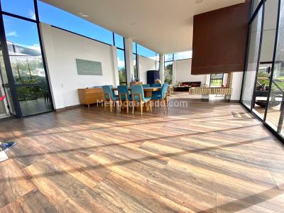 Casa de 4 alcobas en venta en La Calera, La Calera, 450 m² · foto 3 de 20