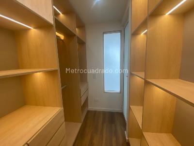 Apartamento de 3 alcobas en venta en Usaquen Santa Barbara, Bogotá, 149 m² · foto 14 de 20