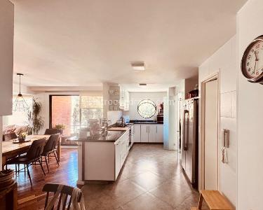 Apartamento de 3 alcobas en venta en Santa Barbara Central, Bogotá, 187 m² · foto 6 de 20