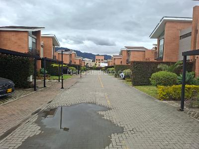 Casa de 3 alcobas en venta en Chuntame, Cajicá, 176 m² · foto 2 de 20