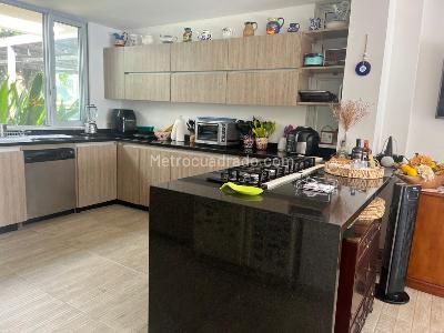 Casa de 5 alcobas en venta en El Peñon, Girardot, 360 m² · foto 6 de 20