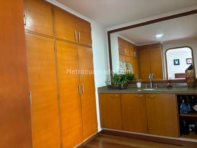 Apartamento de 4 alcobas en venta en Chico Navarra, Bogotá, 325 m² · foto 17 de 20