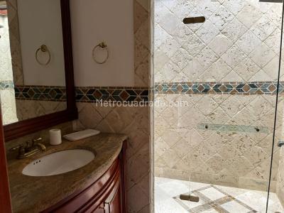 Apartamento de 5 alcobas en arriendo en La Carolina, Bogotá, 370 m² · foto 16 de 20