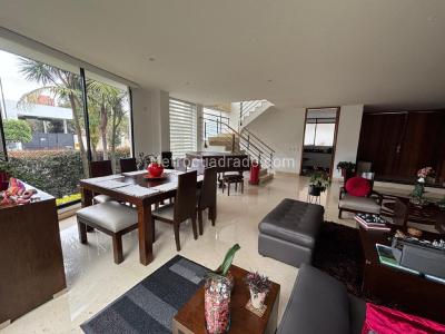 Casa de 4 alcobas en venta en Sotileza, Bogotá, 380 m² · foto 3 de 20