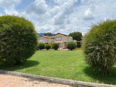Casa de 3 alcobas en venta en Cajica, Cajicá, 210 m² · foto 2 de 18