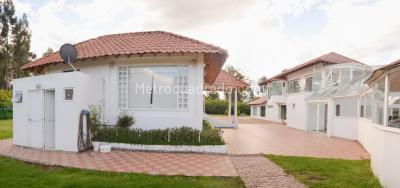 Casa de 5 alcobas en arriendo en Vereda Canelon, Cajicá, 865 m² · foto 2 de 20