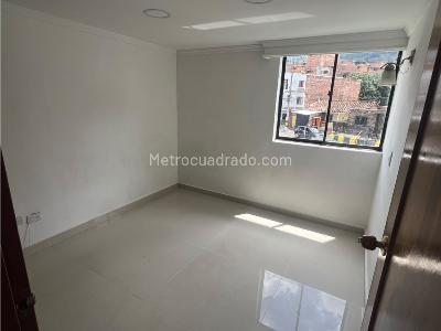 Apartamento de 3 alcobas en venta en La Aldea, Bello, 85 m² · foto 6 de 13
