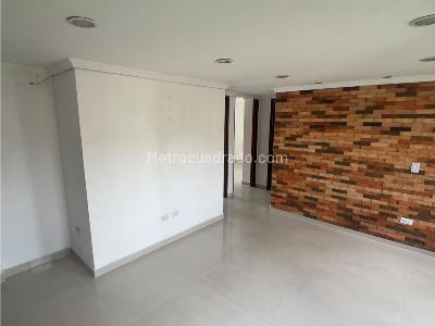 Apartamento de 3 alcobas en venta en La Aldea, Bello, 85 m² · foto 10 de 13