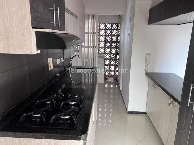 Apartamento de 2 alcobas en venta en Mayorca, Sabaneta, 57 m² · foto 2 de 11