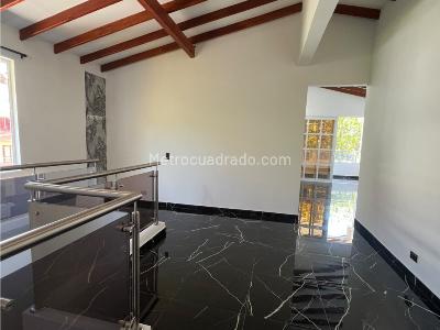 Apartamento de 3 alcobas en venta en Florencia, Medellín, 75 m² · foto 2 de 16