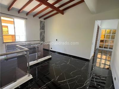Apartamento de 3 alcobas en venta en Florencia, Medellín, 75 m² · foto 5 de 16