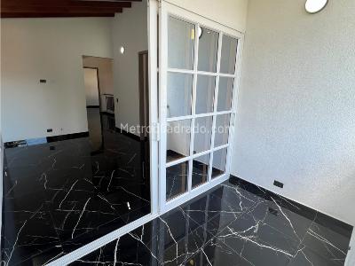 Apartamento de 3 alcobas en venta en Florencia, Medellín, 75 m² · foto 6 de 16