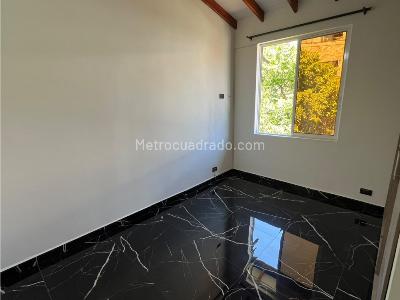 Apartamento de 3 alcobas en venta en Florencia, Medellín, 75 m² · foto 10 de 16