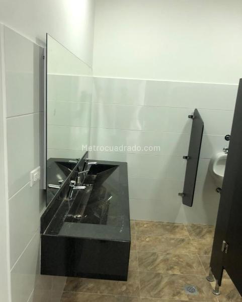 Edificio de Oficinas en Arriendo, EL CAMPIN, Bogotá D.C. - Więcej
