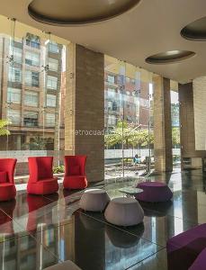 Apartamento de 3 alcobas en venta en El Chco, Bogotá, 176 m² · foto 3 de 18