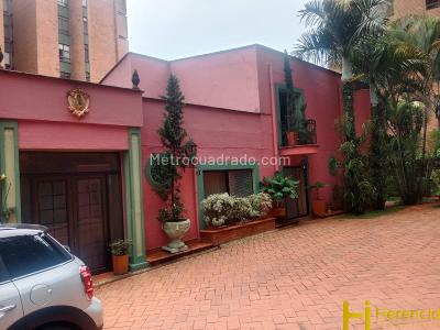 Casa de 4 alcobas en venta en El Poblado, Medellín, 450 m² · foto 2 de 20