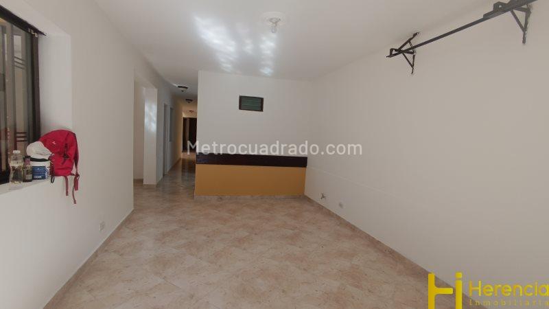 Casa Versátil de 4 Alcobas en La Floresta