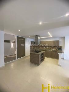 Apartamento de 4 alcobas en venta en Los Colores, Medellín, 130 m² · foto 2 de 20