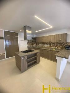 Apartamento de 4 alcobas en venta en Los Colores, Medellín, 130 m² · foto 3 de 20