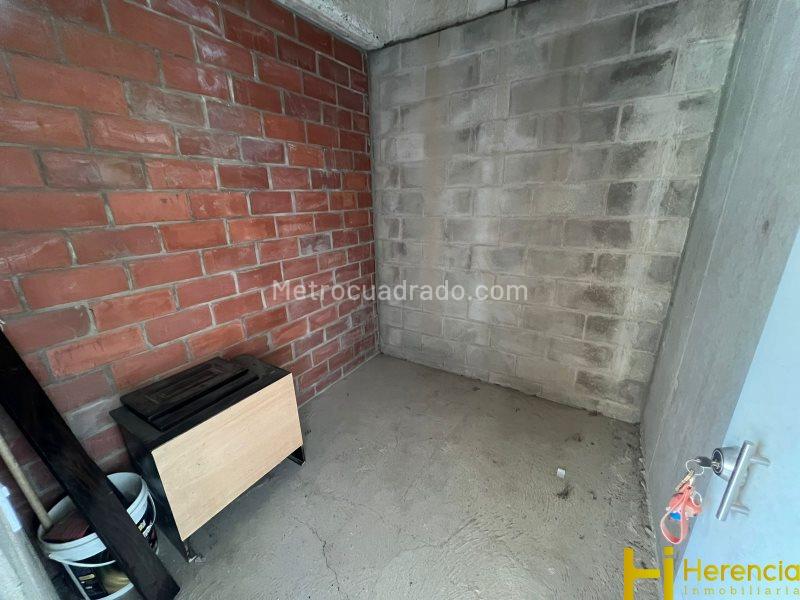 Bright 2BR Apartment with Balcony in Machado - 6