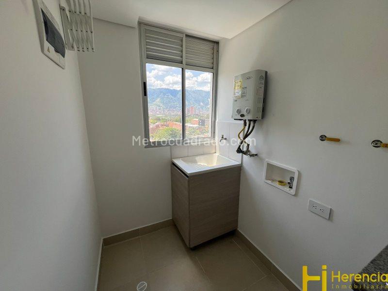 Bright 2BR Apartment with Balcony in Machado - 9