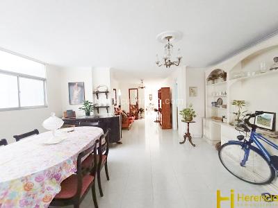 Apartamento de 5 alcobas en venta en Laureles, Medellín, 205 m² · foto 2 de 20