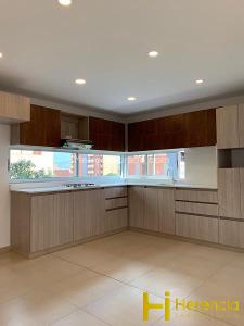 Apartamento en arriendo en Laureles, Medellín · foto 2 de 12