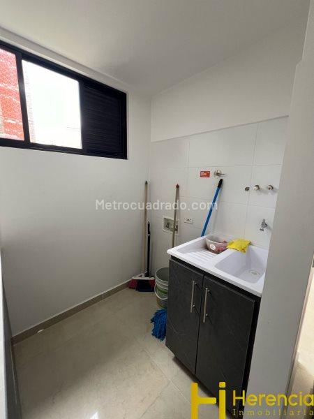 Beautiful 2BR Apartment with Terrace in La Castellana - 5