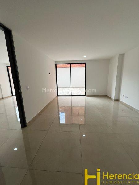 Beautiful 2BR Apartment with Terrace in La Castellana - 9