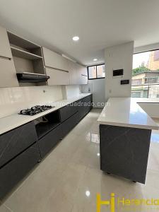Apartamento de 2 alcobas en arriendo en La Castellana, Medellín, 196 m² · foto 2 de 12