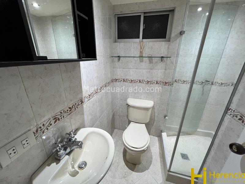 Apartamento en Primer Piso de 4 Alcobas en Carlos E Restrepo - 6