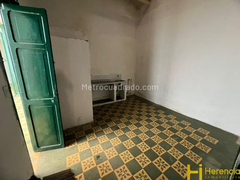 Commercial House in Prime Location in Prado