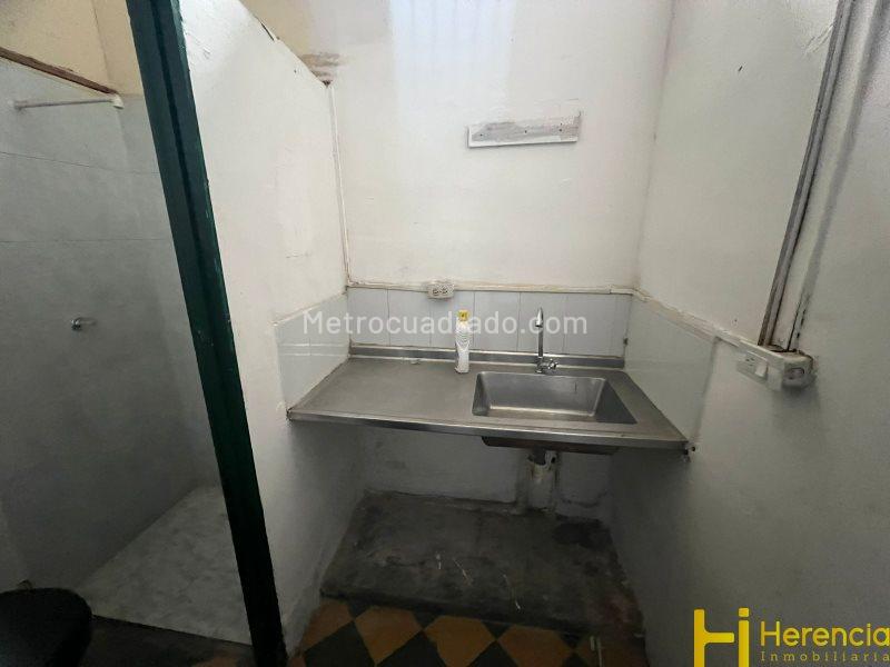 Commercial House in Prime Location in Prado - 2