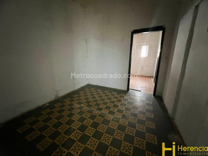Commercial House in Prime Location in Prado - 3