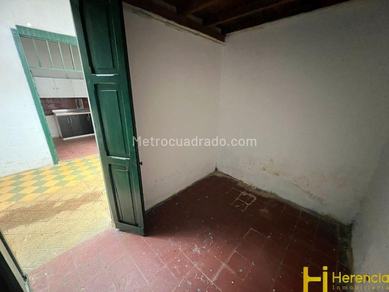 Commercial House in Prime Location in Prado - 5