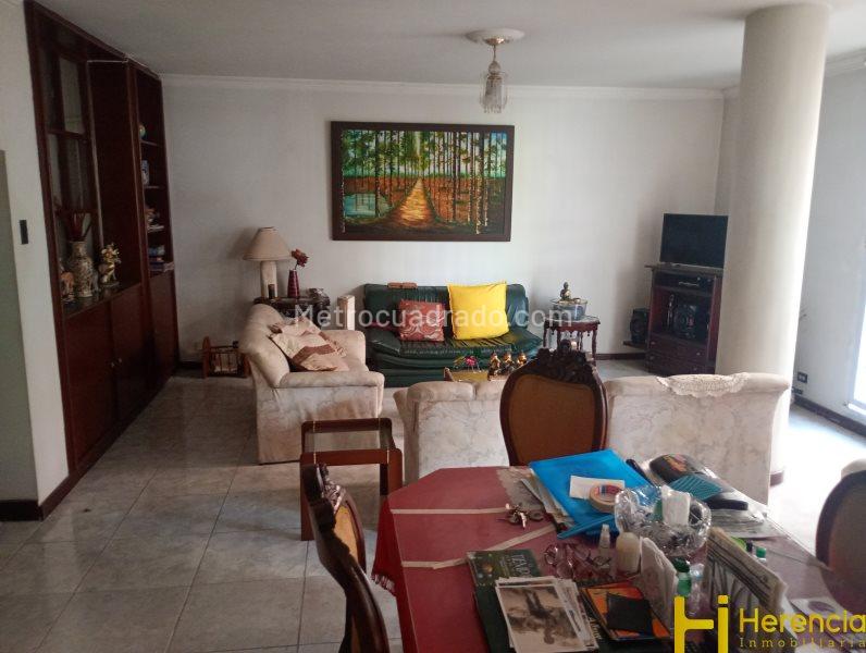 Apartamento de 4 Alcobas en Medellín Centro cerca al Hotel Nutibara