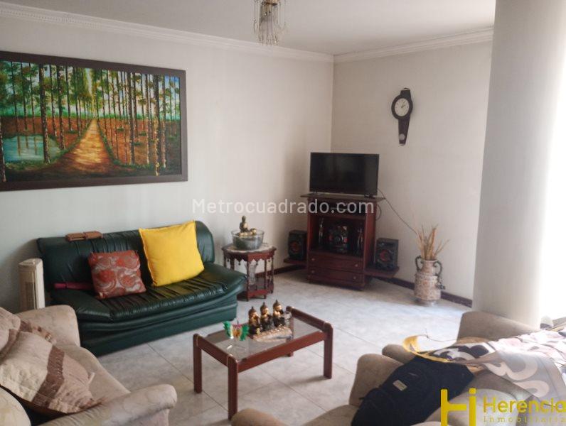 Apartamento de 4 Alcobas en Medellín Centro cerca al Hotel Nutibara - 2