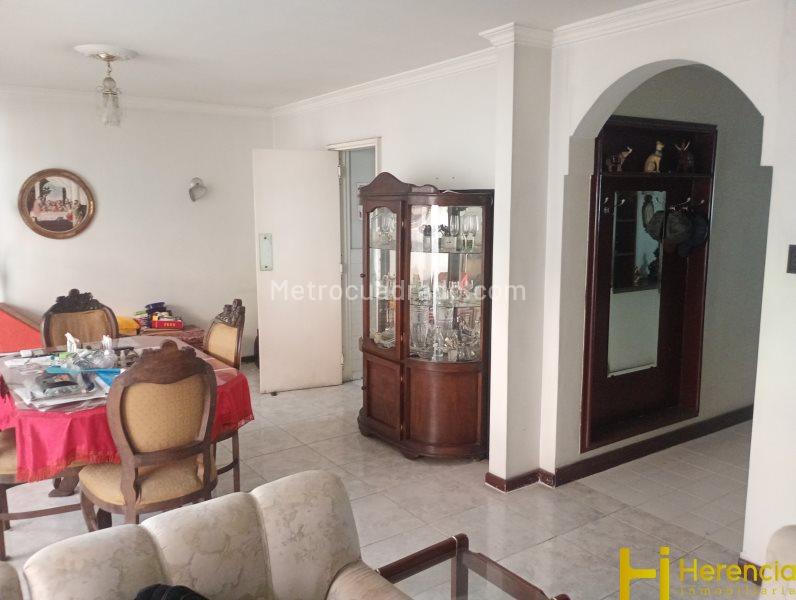 Apartamento de 4 Alcobas en Medellín Centro cerca al Hotel Nutibara - 3