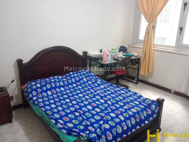 Apartamento de 4 Alcobas en Medellín Centro cerca al Hotel Nutibara - 8