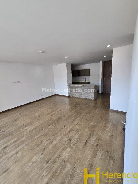 Apartamento impecable de 3 habitaciones con terraza en El Escobero