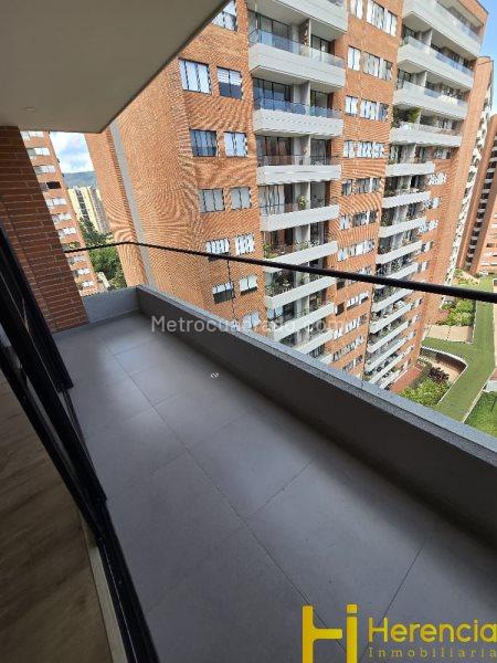 Apartamento impecable de 3 habitaciones con terraza en El Escobero - 6