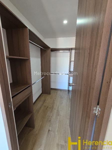 Apartamento impecable de 3 habitaciones con terraza en El Escobero - 8