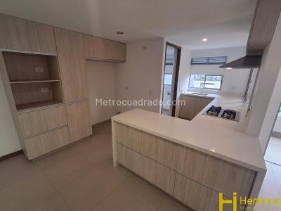 Apartamento de 2 alcobas en arriendo en Loma De Las Brujas, Envigado, 87 m² · foto 2 de 16
