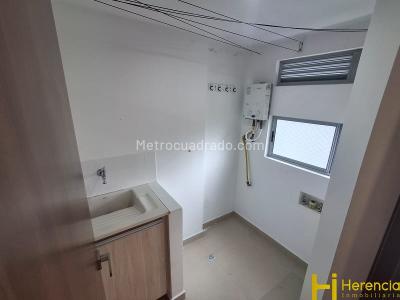 Apartamento de 2 alcobas en arriendo en Loma De Las Brujas, Envigado, 87 m² · foto 3 de 16