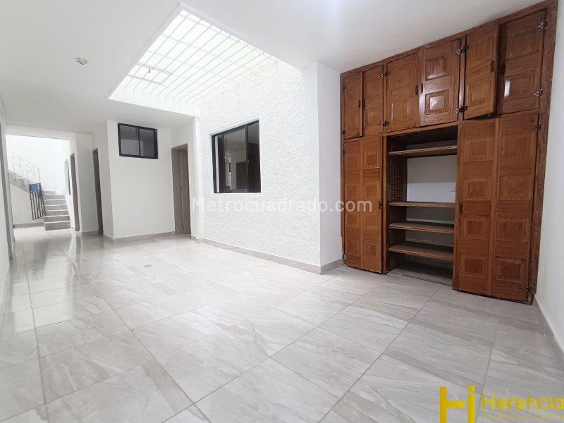 Commercial or Residential 4BR House in Belen - 2