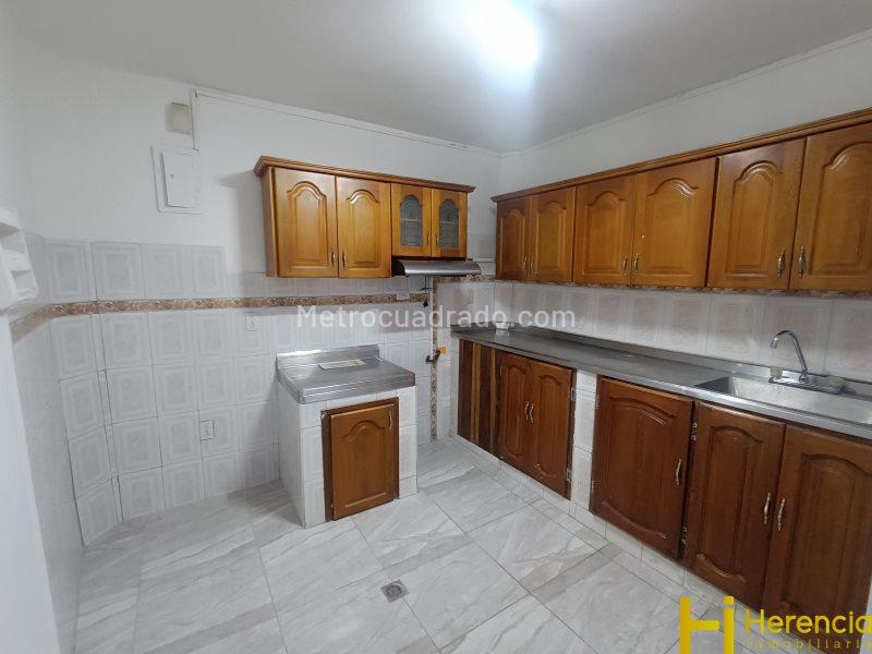 Commercial or Residential 4BR House in Belen - 4
