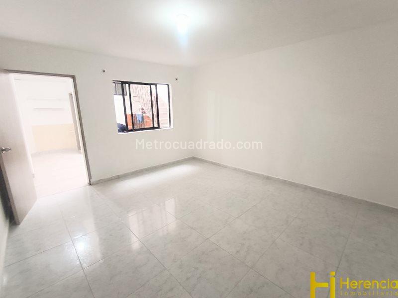 Commercial or Residential 4BR House in Belen - 8