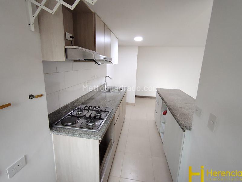 Apartamento en arriendo de 3 habitaciones en Machado, Medellín - 2