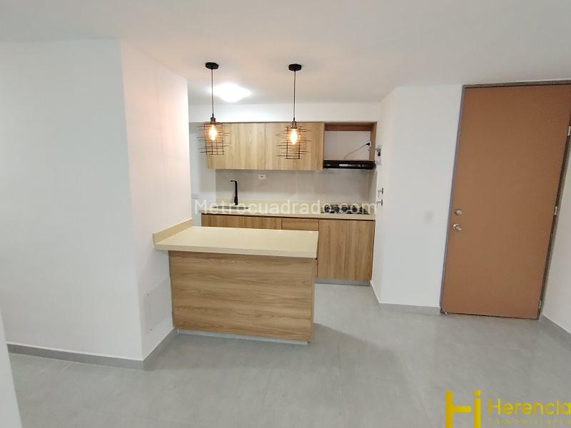 Apartamento en arriendo con 3 habitaciones en Machado - 4