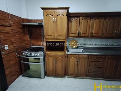 Casa de 3 alcobas en venta en Buenos Aires, Medellín, 220 m² · foto 2 de 20